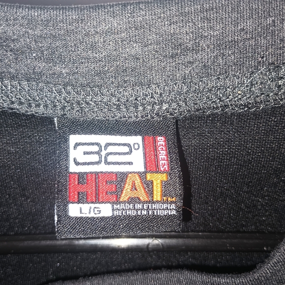 32 Degrees Black Crewneck Sweater Classic Style - Picture 3 of 5